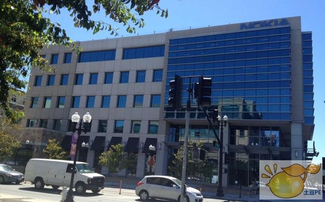 变局中的诺基亚:怒砸Lumia手机 不认微软文化