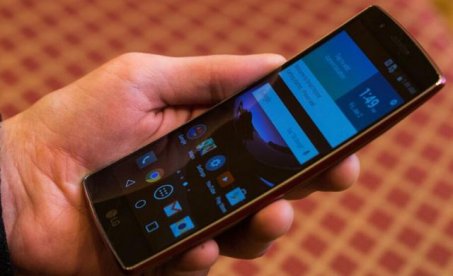 自我修复擦伤的LG二代曲面屏手机