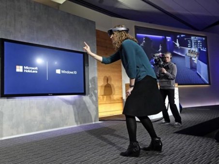 [新闻资讯]微软的革命性产品－虚拟现实头盔