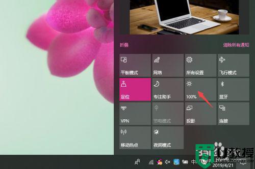 怎样调节台式电脑屏幕亮度_电脑屏幕怎么调节亮度