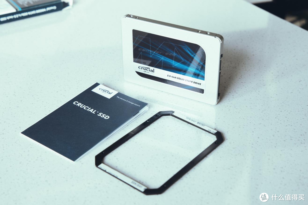 容量兼顾速度的 “仓库盘”Crcuial英睿达MX500 SSD