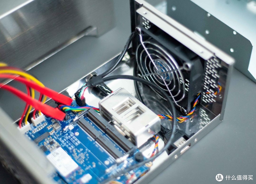NAS中的性价比大杀器、预装四个系统的AIO ~ 铠晶T202P保姆级新手教程