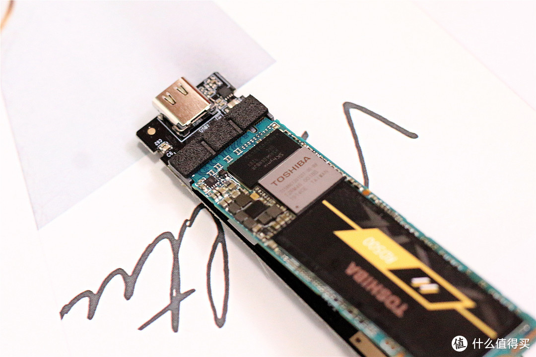 U盘传输慢?用硬盘盒把SSD改成U盘,1秒传1G快乐停不下来