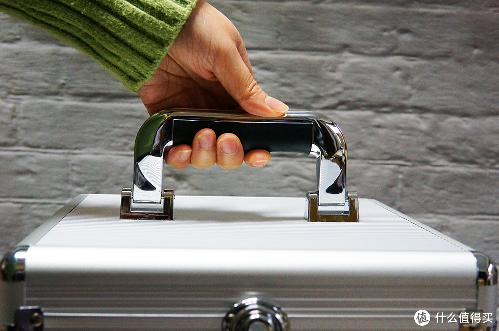 让硬盘有个安稳的家:奥睿科硬盘收纳保护箱评测