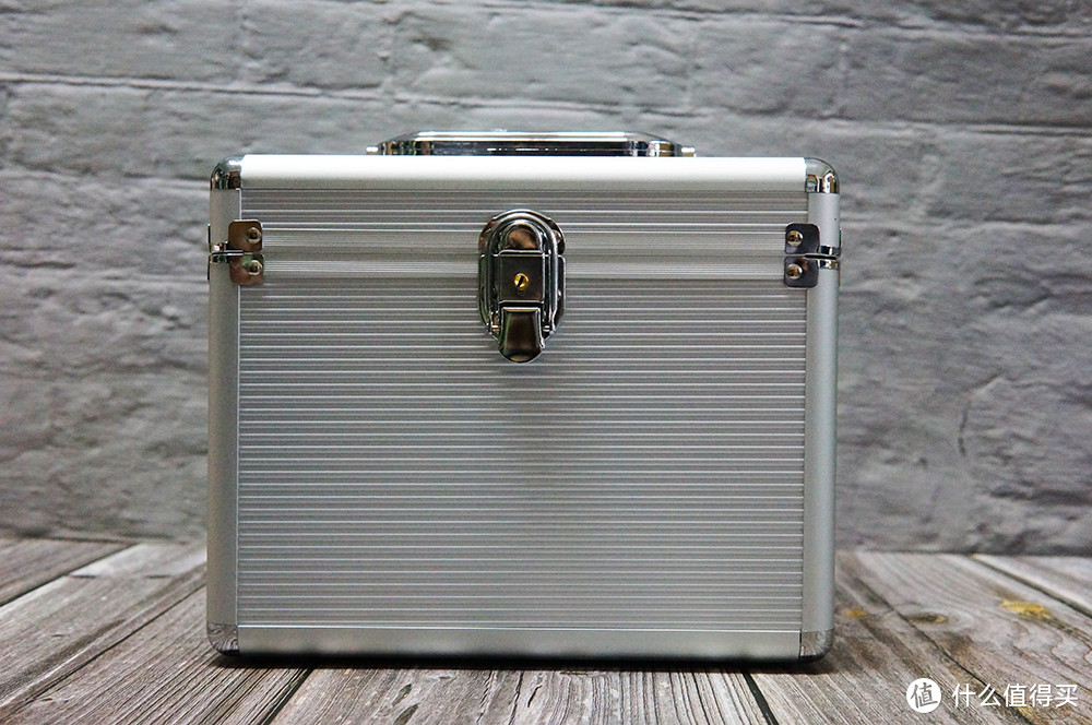 让硬盘有个安稳的家:奥睿科硬盘收纳保护箱评测