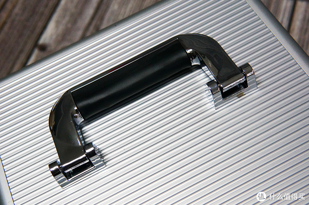 让硬盘有个安稳的家:奥睿科硬盘收纳保护箱评测