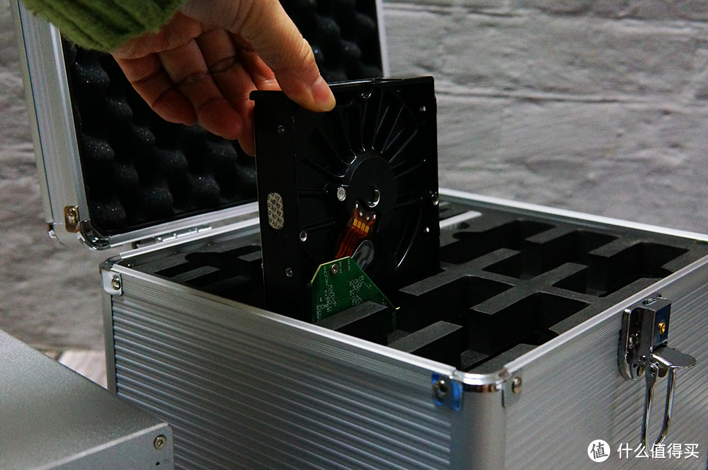 让硬盘有个安稳的家:奥睿科硬盘收纳保护箱评测