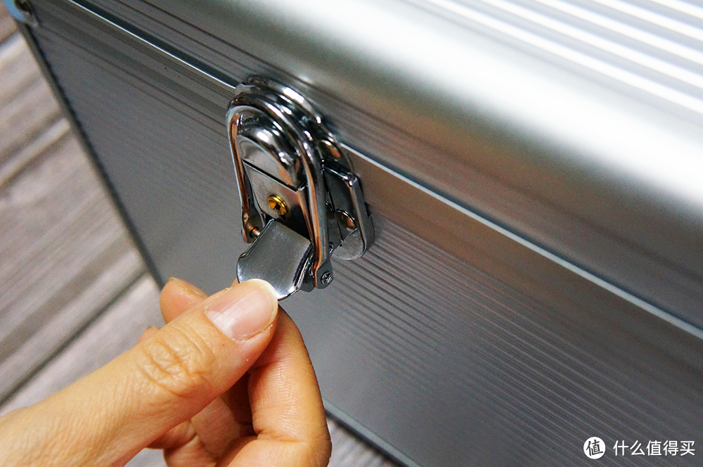 让硬盘有个安稳的家:奥睿科硬盘收纳保护箱评测