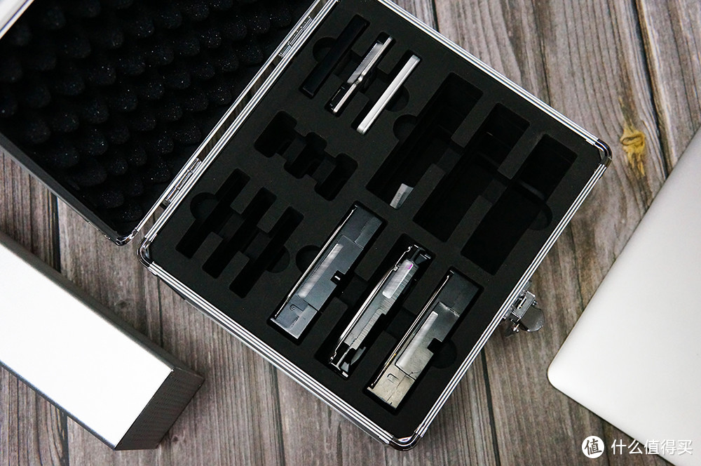 让硬盘有个安稳的家:奥睿科硬盘收纳保护箱评测