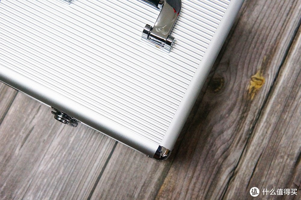 让硬盘有个安稳的家:奥睿科硬盘收纳保护箱评测