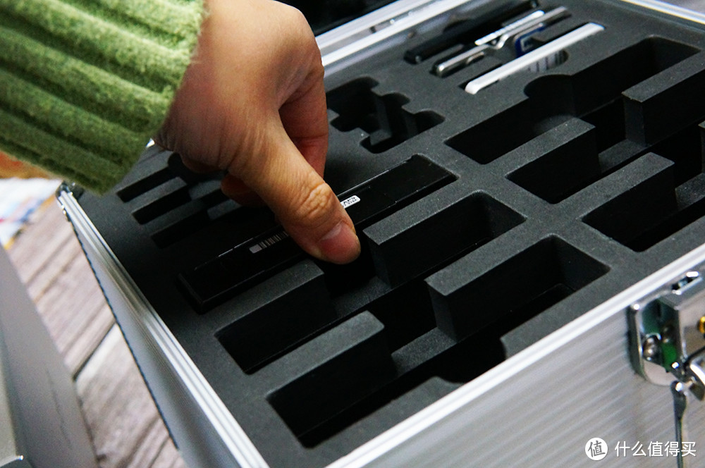 让硬盘有个安稳的家:奥睿科硬盘收纳保护箱评测