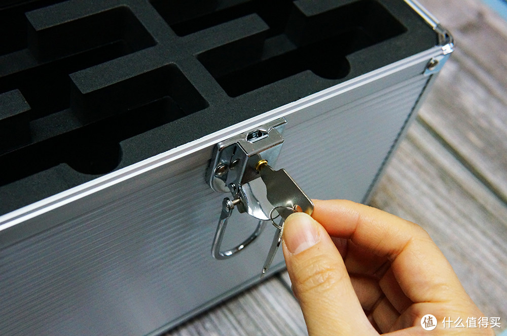 让硬盘有个安稳的家:奥睿科硬盘收纳保护箱评测