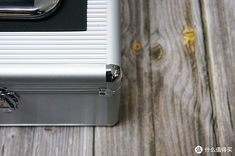 让硬盘有个安稳的家:奥睿科硬盘收纳保护箱评测