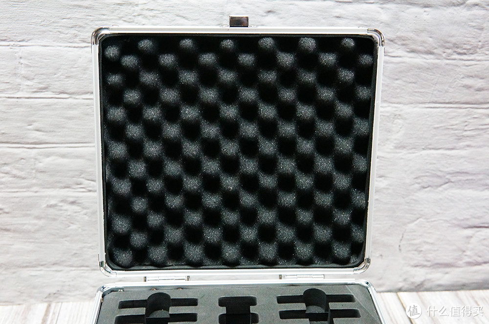 让硬盘有个安稳的家:奥睿科硬盘收纳保护箱评测