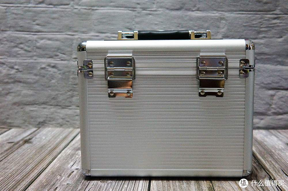 让硬盘有个安稳的家:奥睿科硬盘收纳保护箱评测