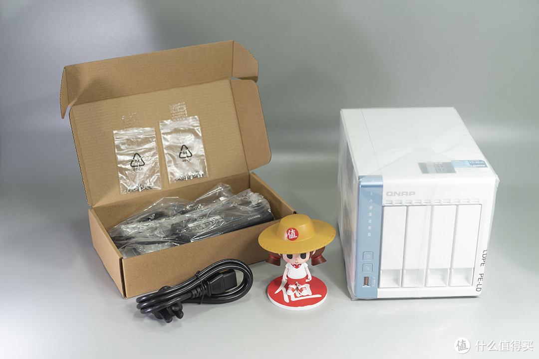 性价比4盘位NAS：威联通TS-462C！处理器、显卡再升级+2.5G网口，附威联通QTS系统入门设置教程