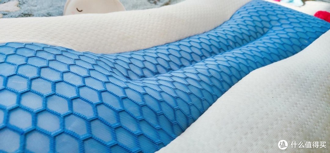 枕高自调安全亲肤，你离深度睡眠仅差一个气囊枕