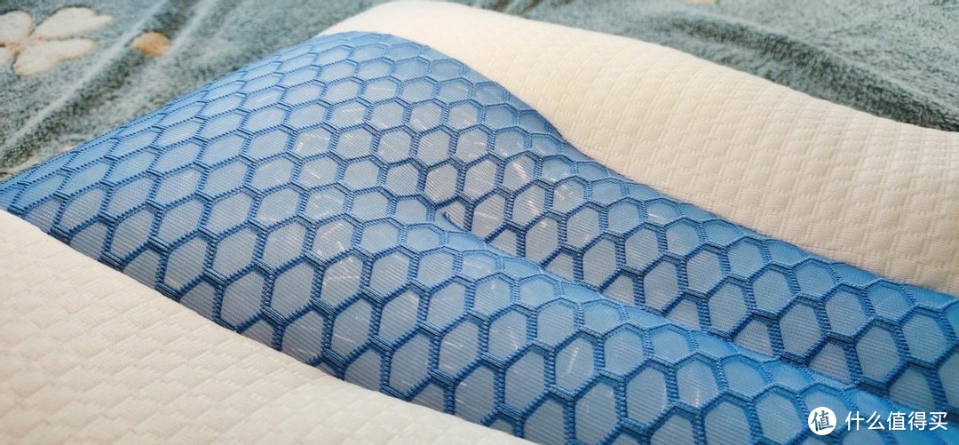 枕高自调安全亲肤，你离深度睡眠仅差一个气囊枕