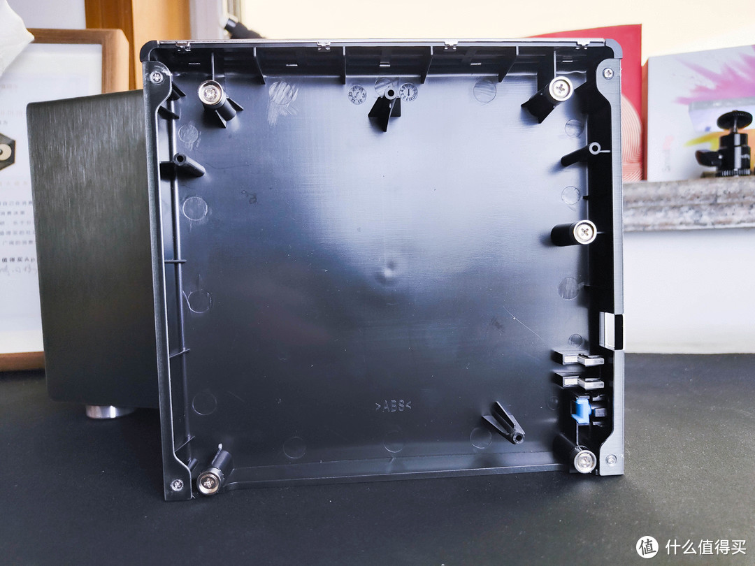 吃了尼卡果实的自由NAS!八千字深扒万由硬件与系统!附赠新手保姆级使用+优化指南!