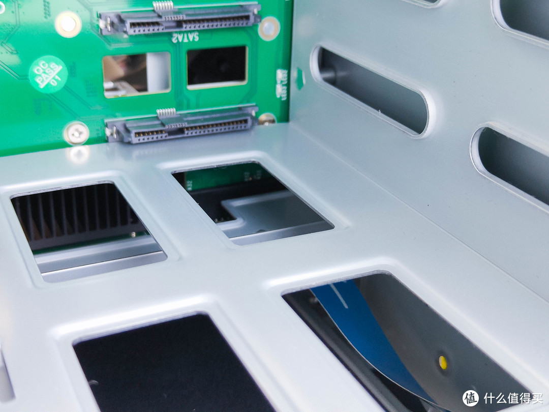 吃了尼卡果实的自由NAS!八千字深扒万由硬件与系统!附赠新手保姆级使用+优化指南!