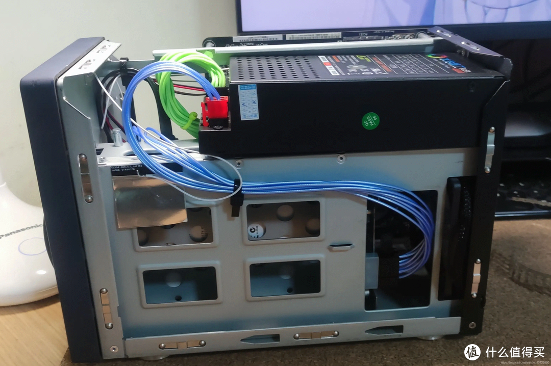 吃了尼卡果实的自由NAS!八千字深扒万由硬件与系统!附赠新手保姆级使用+优化指南!