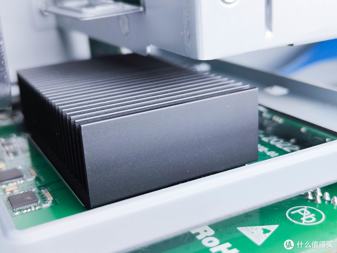 吃了尼卡果实的自由NAS!八千字深扒万由硬件与系统!附赠新手保姆级使用+优化指南!