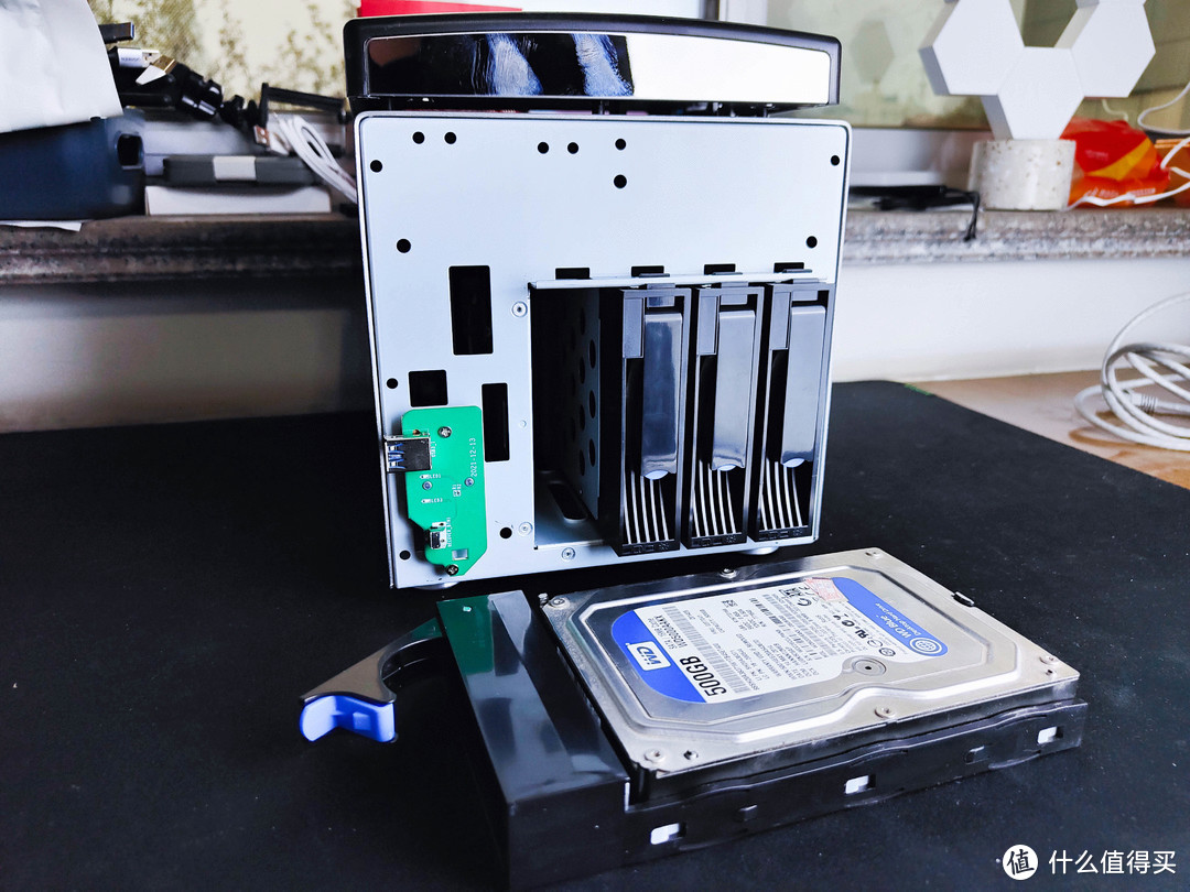 吃了尼卡果实的自由NAS!八千字深扒万由硬件与系统!附赠新手保姆级使用+优化指南!
