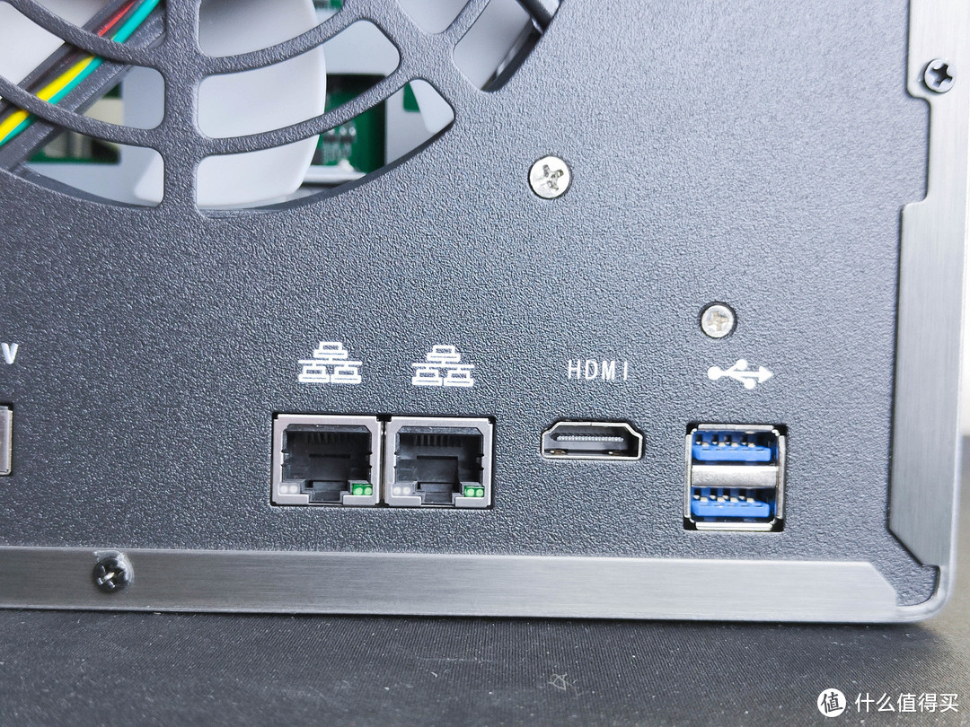 吃了尼卡果实的自由NAS!八千字深扒万由硬件与系统!附赠新手保姆级使用+优化指南!