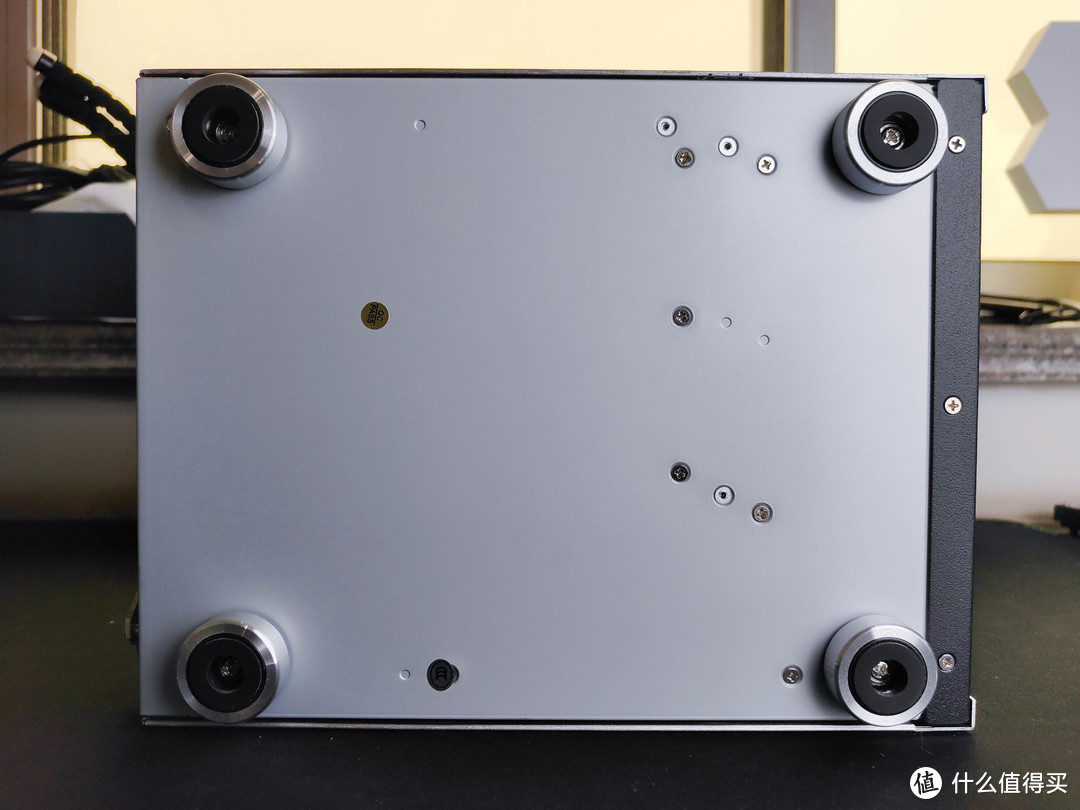 吃了尼卡果实的自由NAS!八千字深扒万由硬件与系统!附赠新手保姆级使用+优化指南!