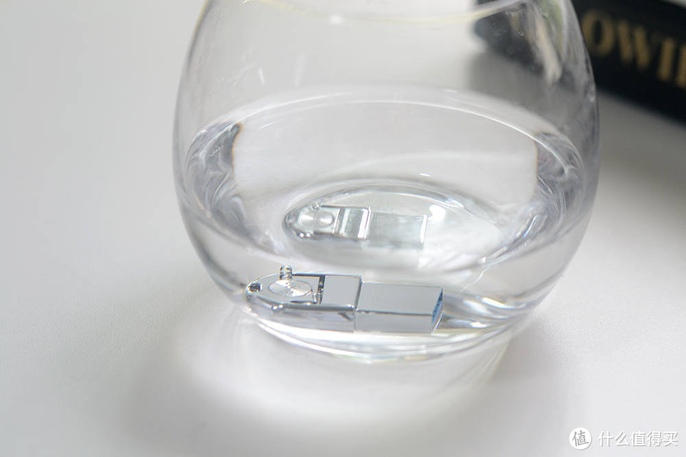 Type-C双口防水手机U盘,aigo U358实用性远超传统U盘