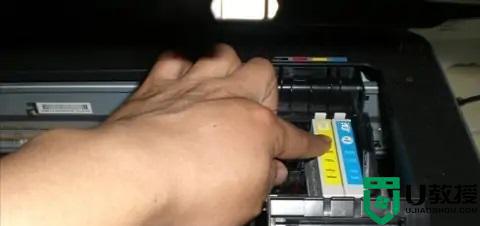 打印机换墨盒怎么弄_打印机怎样换墨盒